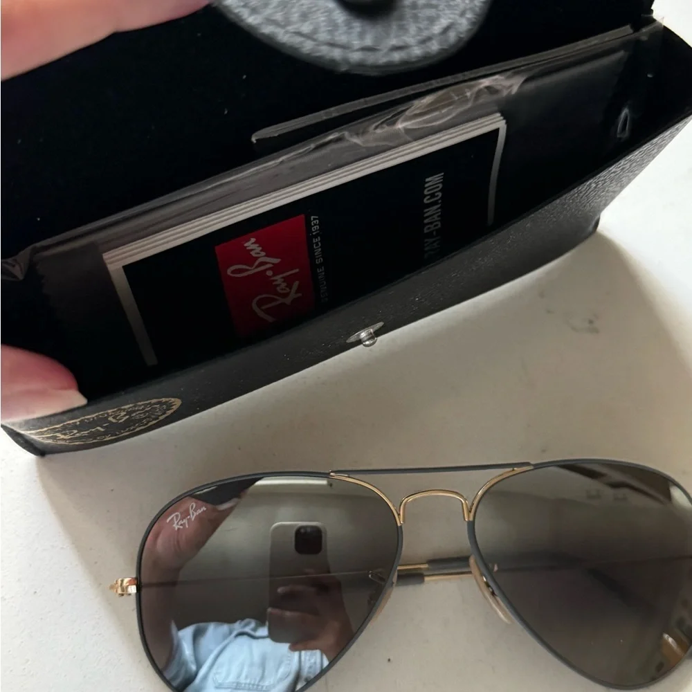 Ray-Ban Aviator Sunglasses with Case - Picture 4 of 4